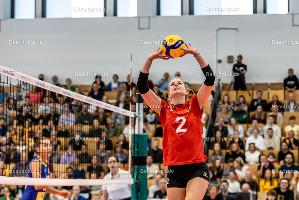 2022-00063260-Testspiel-Deutschland-Brasilien | Zuspiel pia KÄSTNER #2 (Zuspiel) GER, 17.09.2022; Berlin Foto: Gerold Rebsch - www.beachpics.de
