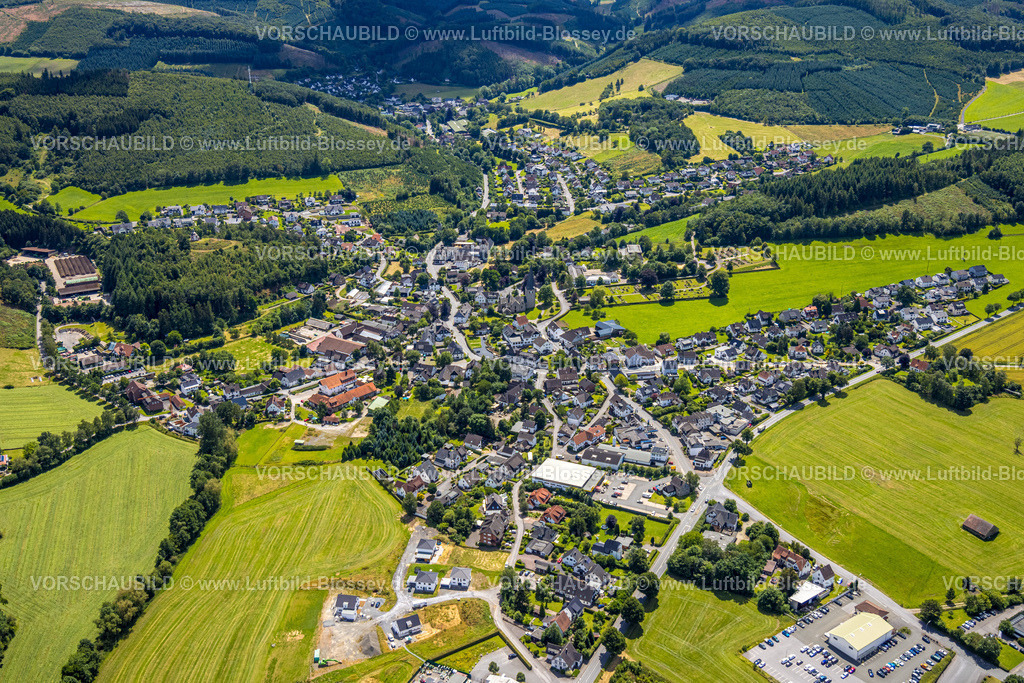 Sundern240709082 | Luftbild, Ortsteil Wohngebiet Stockum in hügeliger Landschaft, Stockum, Sundern, Sauerland, Nordrhein-Westfalen, Deutschland