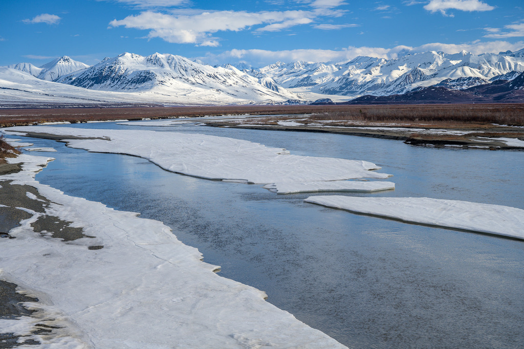 2025-129 | Eine Fahrt auf dem 134 Meilen langen Denali Highway, der vielleicht schönsten Panoramastraße Nordamerikas, eröffnet grandiose Ausblicke auf die Berge und Ausläufer der Alaska Range. - Realisiert mit Pictrs.com