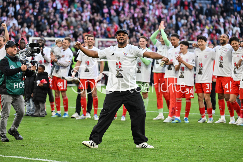 FC Bayern München - VfB Stuttgart | MUNICH, GERMANY - 19. APRIL: Bayern Munich celebrating the Deutsche Meiterschaft after the Bundesliga Match between FC Bayern Munich vs. VfB Stuttgart at Matchday 30 at Allianz Arena / DFL REGULATIONS PROHIBIT ANY USE OF PHOTOGRAPHS AS IMAGE SEQUENCES AND/OR QUASI-VIDEO / Vincent KOMPANY Trainer FC Bayern München
