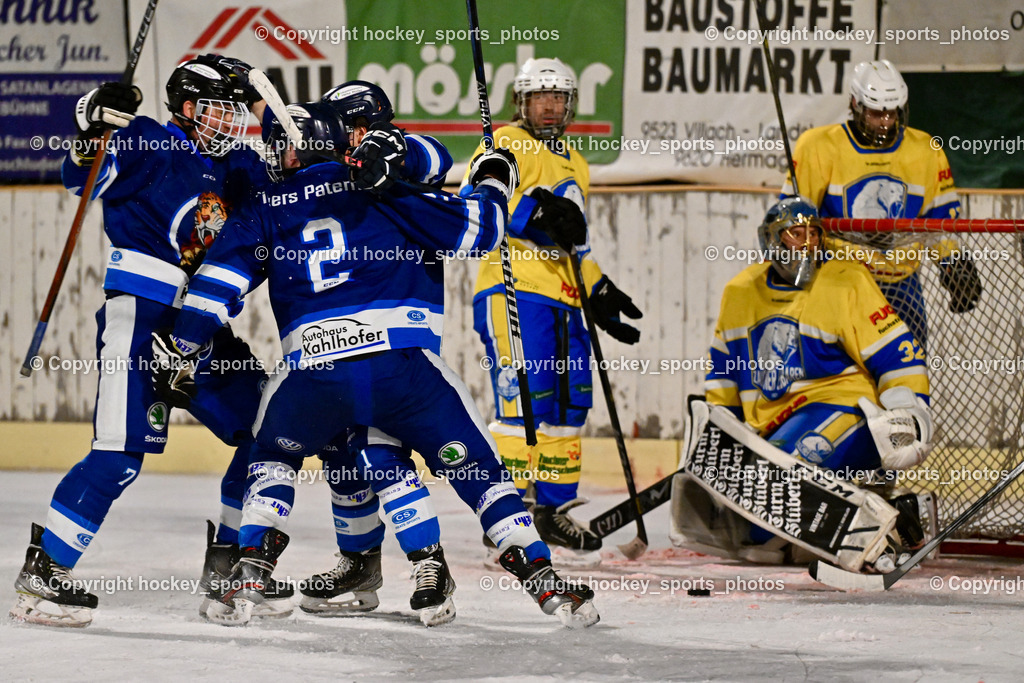 ELV Zauchen vs. EC Tigers Paternion  | Jubel EC Tigers Paternion Mannschaft, #2 Pranjic Marko EC Tigers Paternion, #7 Kreuger Matthias EC Tigers Paternion, #18 Ambrosch Matthias ELV Zauchen, #32 Fertani Karim ELV Zauchę, ELV Zauchen vs. EC Tigers Paternion , ELV Zauchen vs. EC Tigers Paternion  am 02.01.2025 in Eisoval Zauchen (Stadthalle Villach), Austria, (Photo by Bernd Stefan)