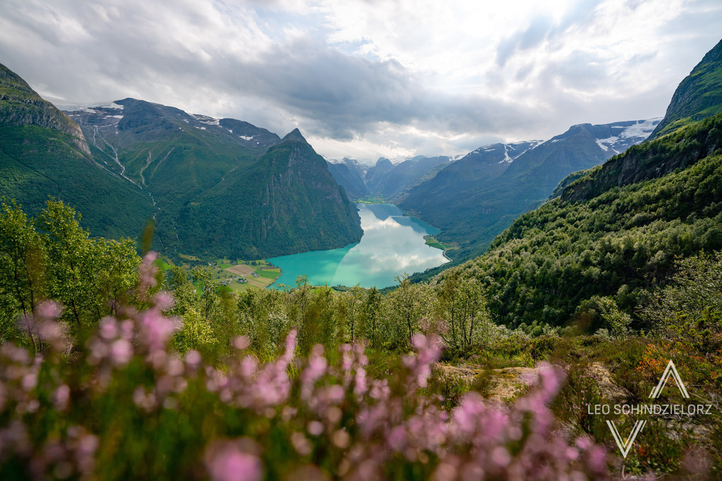 Fotografie_Leo_Schindzielorz_NO_Sommer_Klovane_Oldevatnet_20220824_A7R04315_org | Atmosphärische Landschaftsbilder & Drohnenaufnahmen aus dem Allgäu, Tirol, Südtirol & der Schweiz – ideal für Leinwanddrucke & zur stilvollen Raumgestaltung. - Realisiert mit Pictrs.com