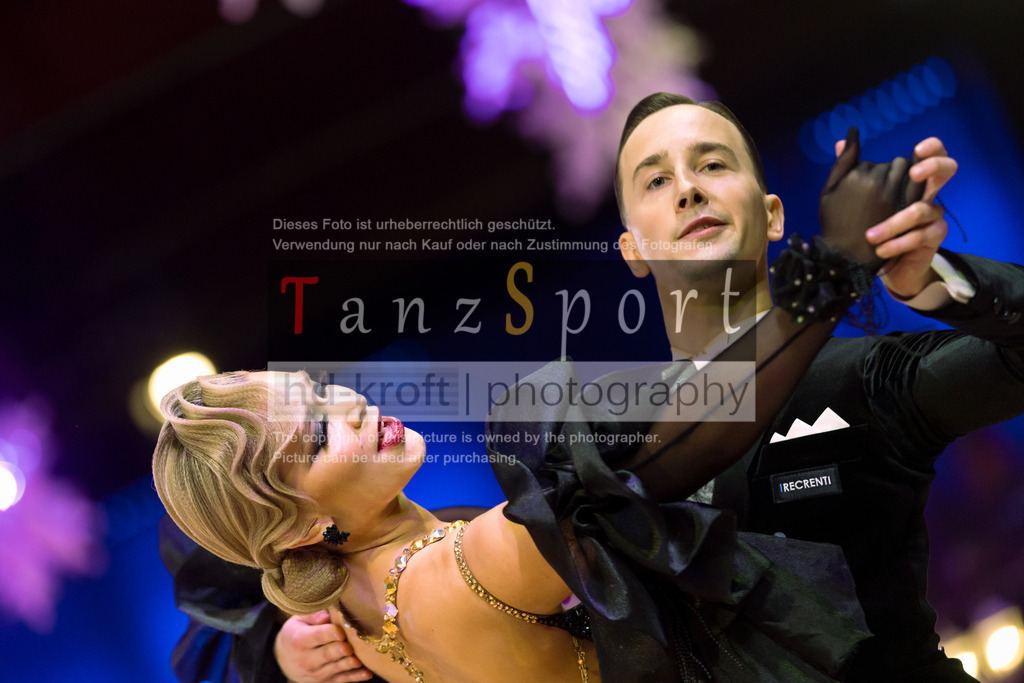 20241215_WDSF_Int_Open_Std-Riga-9298 | Tanzsportbilder, Standardtanz, Lateintanz, WDSF, DTV, LTVB, dancecomp, goc, hessen tanzt, blaues band der spree, walzer, tango, wiener walzer, slowfox, quickstepp, samba, rumba, cha-cha-cha, paso doble. jive, hd-kroft photography, turniertanzsport