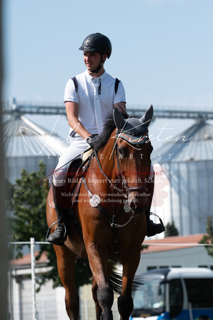 DSC_0890 | Pferde- und Turnierfotografie in Westsachsen. Pferdeportraits, Auftragszeichnungen und intuitive Kunst.