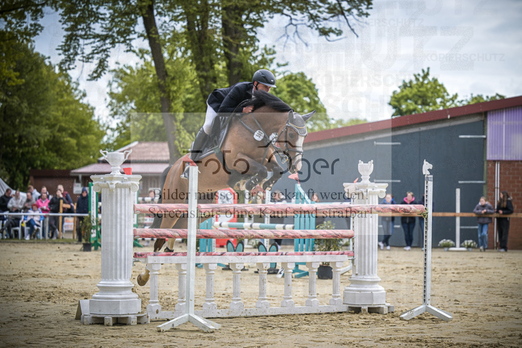 DOS_1176 | Entdecke hochwertige Reitturnierfotos von Foto Oger. Professionell, emotional und authentisch – jetzt Lieblingsmomente im Shop bestellen. - Realisiert mit Pictrs.com