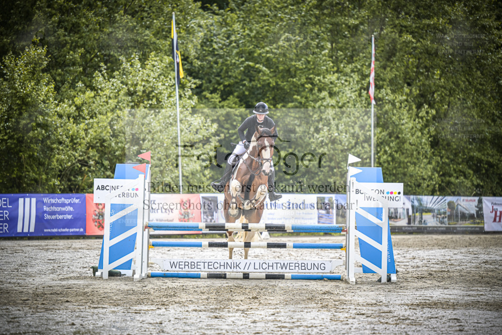 DOS_7402 | Entdecke hochwertige Reitturnierfotos von Foto Oger. Professionell, emotional und authentisch – jetzt Lieblingsmomente im Shop bestellen. - Realisiert mit Pictrs.com