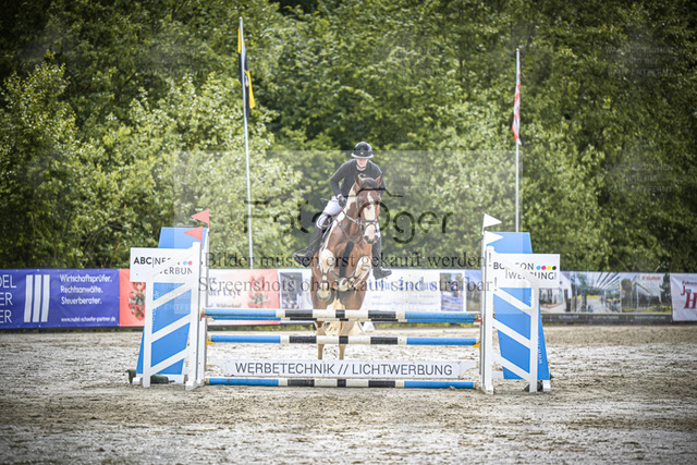 DOS_7402 | Entdecke hochwertige Reitturnierfotos von Foto Oger. Professionell, emotional und authentisch – jetzt Lieblingsmomente im Shop bestellen. - Realized with Pictrs.com