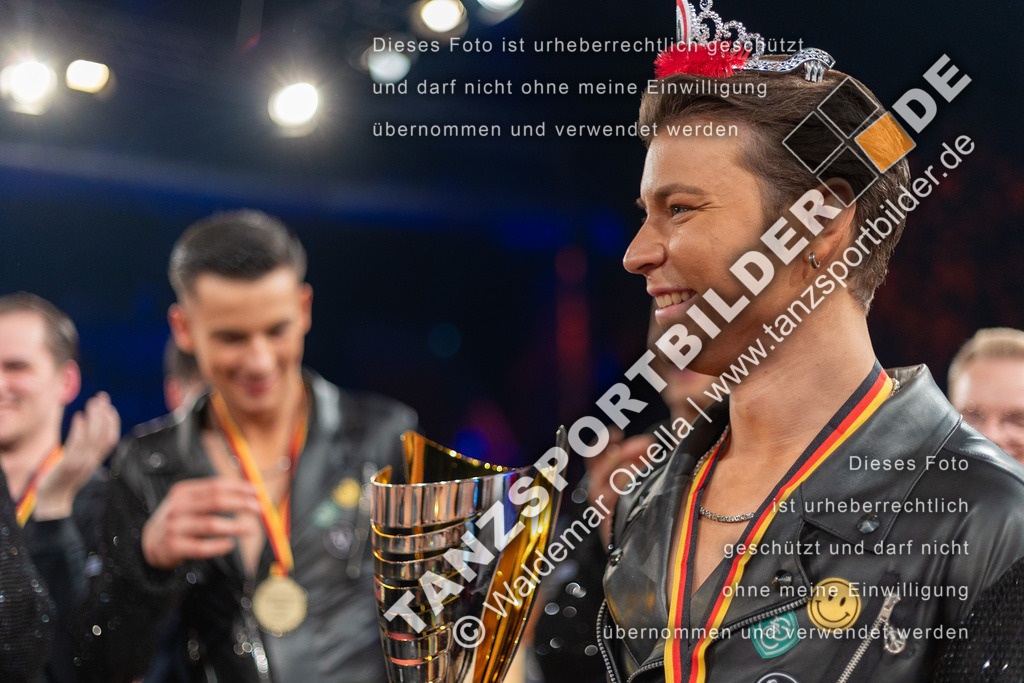 20231111-07277 | Hier finden Sie Tanz Bilder vom Latein und Standard Formationen tanzen. Sportbilder vom Tanzsport. Schöne Fotos und von Weltmeisterschaft, Europameisterschaft, Bundesliga, Regionalliga, Oberliga und Landesliga sowie von GOC Stuttgart, DanceComp, WM Bremen