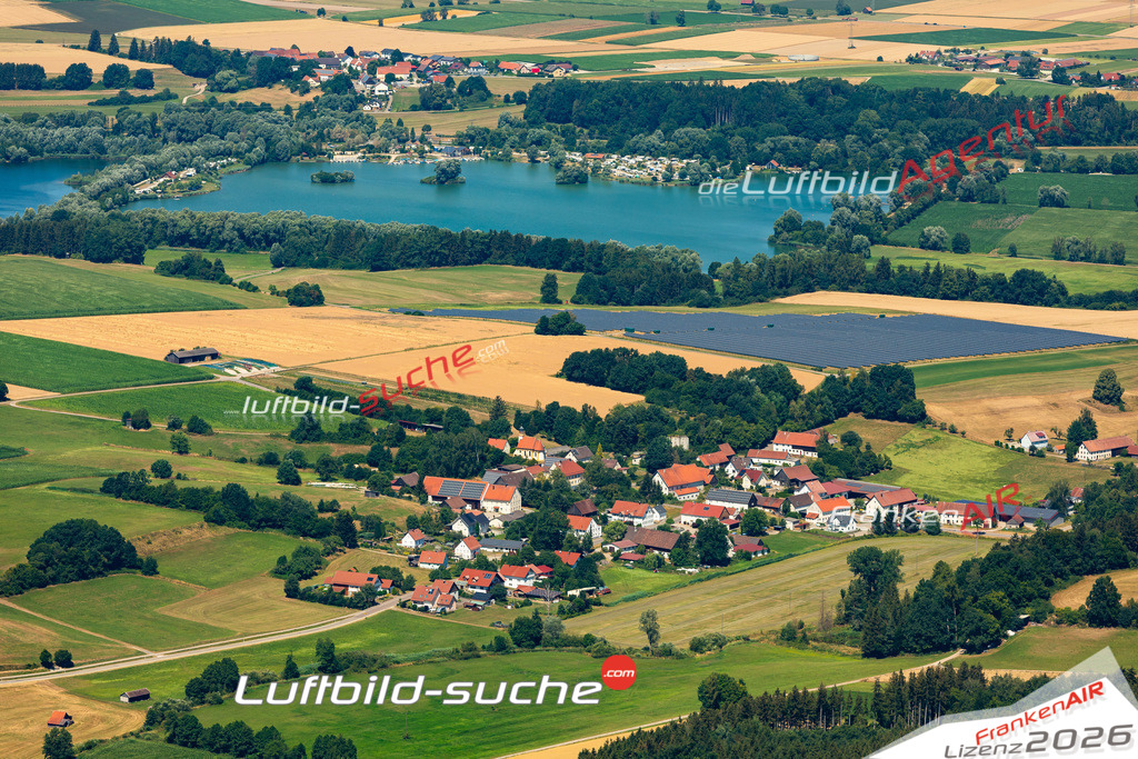 Die Luftaufnahme Seifertshofen - Ebershausen wurde 2022 vom Flugzeug aus (keine Drohne) erstellt. Hohe Auflösung -für große Poster und Wandbilder geeignet - Garantiert!