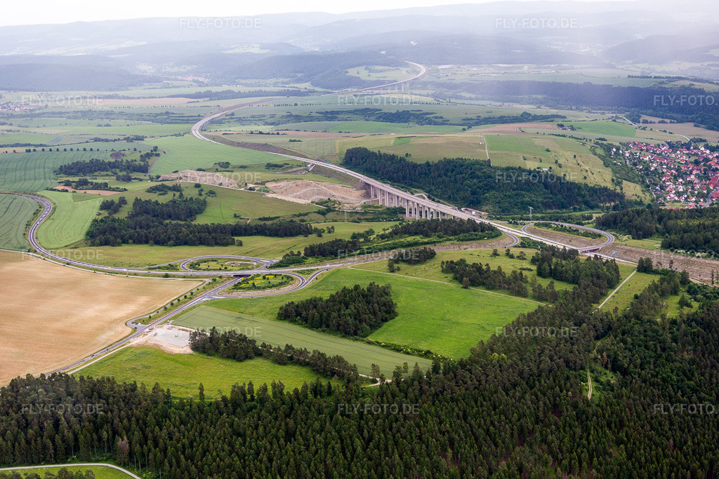Luftbild: Autobahn- Abfahrt Meiningen Nord und Zufahrt der BAB A71 in Rohr im Bundesland Thüringen in Deutschland. Foto: IMG_089922.jpg vom 11.06.2016 durch Werner Riehm/FLY-FOTO.de