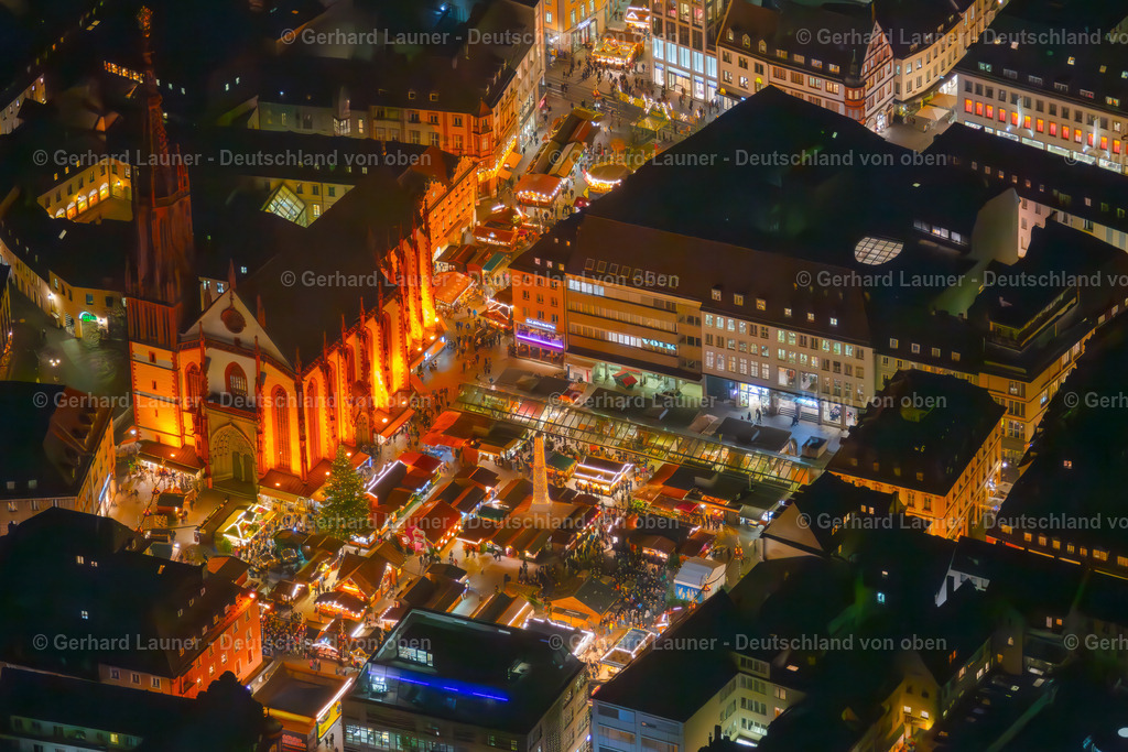 3905979 | Weihnachtsmarkt auf dem Oberen-und Unteren Marktplatzes, Würzburg, Nachtaufnahme