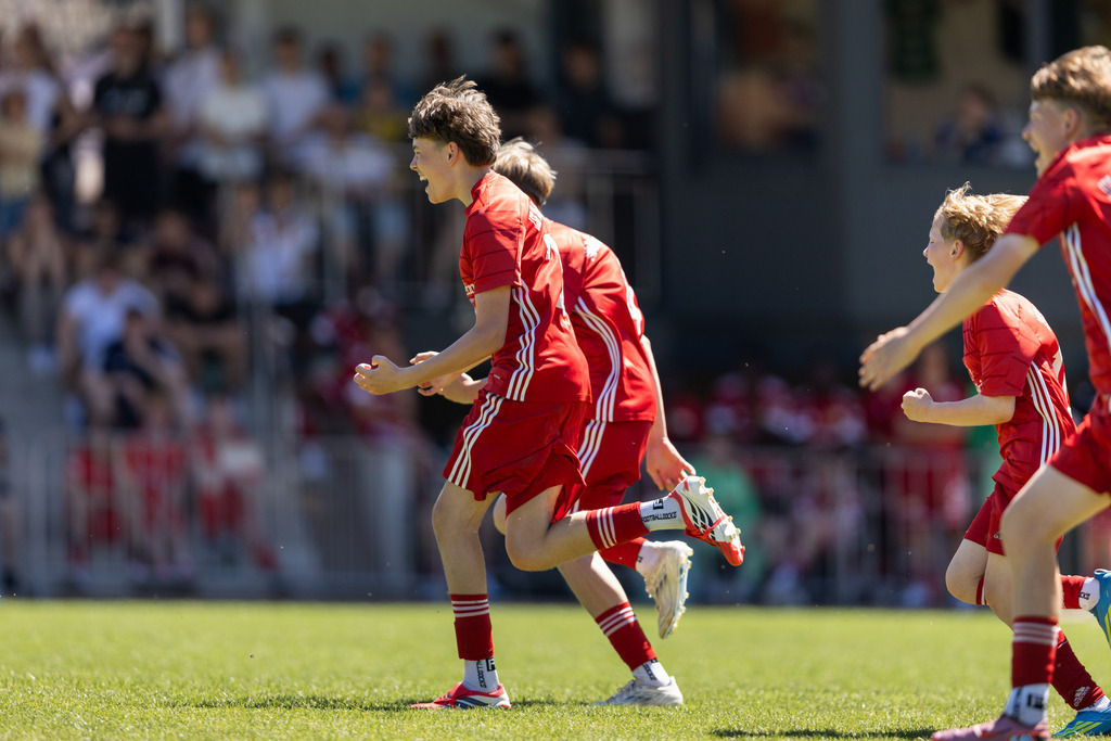 Fußball I Männer I 40. Pfingscup Hollage I 13305 | realhellocedii - Realisiert mit Pictrs.com