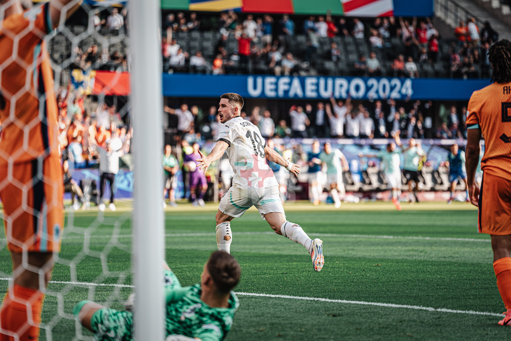 Fußball | Herren | UEFA-Fußball-Europameisterschaft 2024 | Gruppe D | Niederlande vs. Österreich | 25.06.2024 | Romano Schmid (#18, Österreich) macht das Tor zum 2:1 und jubelt
