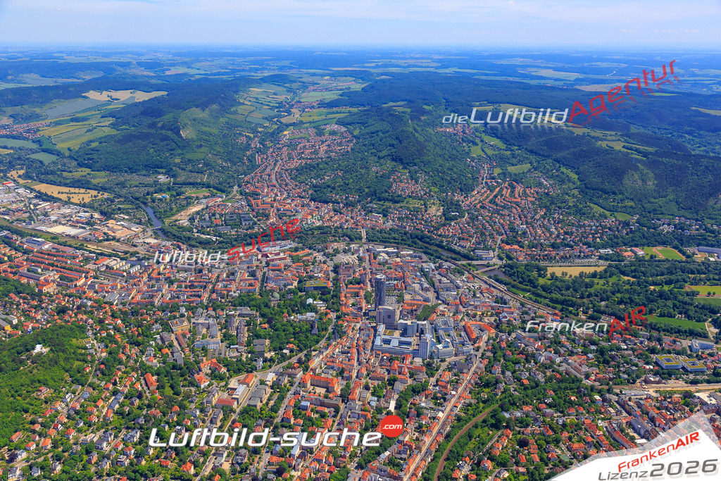Die Luftaufnahme der Stadt Jena wurde vom UL-Flugzeug heraus erstellt ( keine Drohne )- hohe Auflösung für beste Qualität