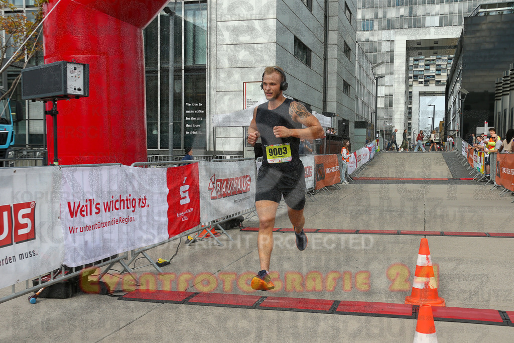 250920_1318_EX1_3996 | Sportfotografie im Rhein-Sieg Kreis, Köln, Bonn, NRW, Rheinland Pfalz, Hessen, etc. Unser Tätigkeitsfeld umfasst den Laufsport vom Volkslauf über den Marathon, Duathlon, Triathon bis zum Ultralauf wie Kölnpfad Ultra oder Schindertrail.