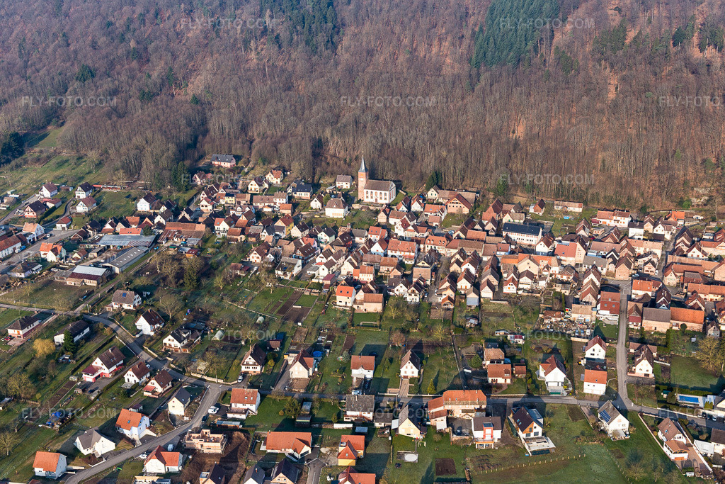 Aerial view: Village view on the edge of the Northern Vosges Mountains in Ernolsheim-les-Saverne in Ernolsheim-lès-Saverne in the state Bas-Rhin, France.Photo: IMG_105342.jpg taken on 03/25/2018 by Werner Riehm/FLY-FOTO.comResolution of the original: 5472 x 3648 px