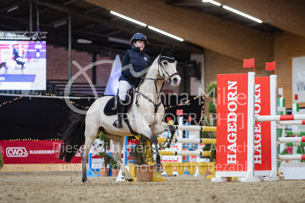 221127_Winterfestival_L-Spr_HPTTY-244 | Deine schönsten Turniermomente als professionelle Fotos! Entdecke hochwertige Pferdesport-Fotografie im Online-Shop. Jetzt Fotos finden & bestellen!