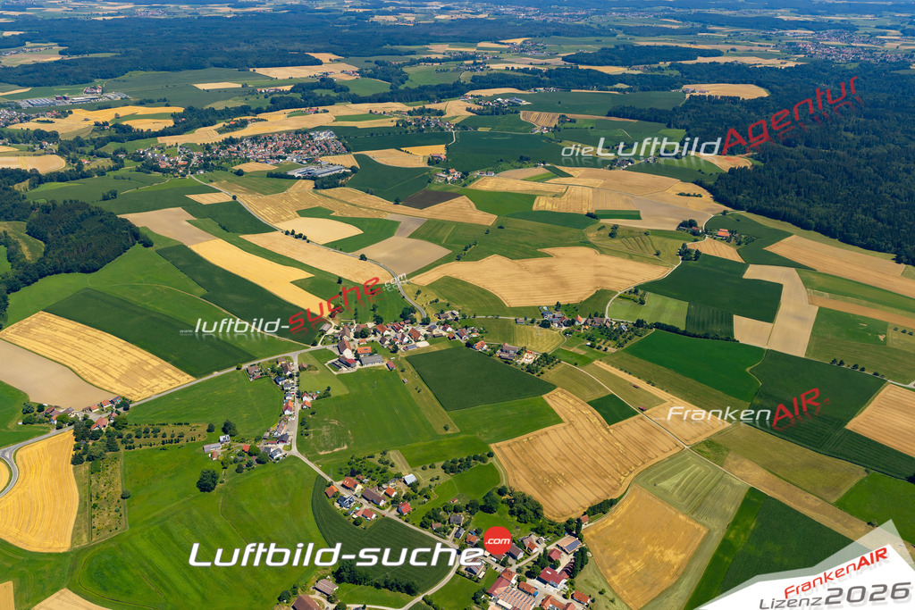 Aktuelles Luftbild von Münchenreute Aulendorf - Die Luftaufnahme wurde 2022 mittels UL-Flugzeug erstellt ( keine Drohne ) - hochauflösende Kamera-Systeme von  Canon -Beste Qualität - Für grossformatige Ausdrucke geeignet. Die Geschenkidee !