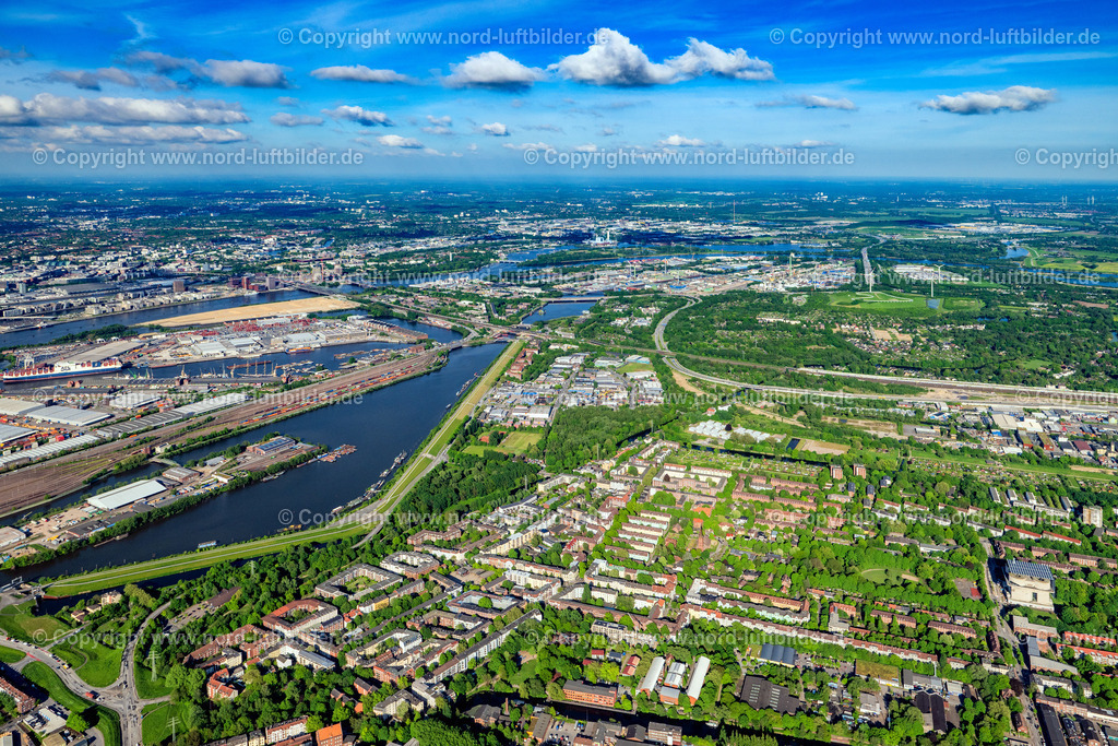 Hamburg_Wilhelmsburg_Mitte_ELS_9991070524 | HAMBURG 07.05.2024 Gewerbepark im Gewerbegebiet in Wilhelmsburg " Stenzelring " an der Straße Stenzelring in Hamburg, Deutschland. // Business park in the industrial area" Stenzelring " on street Stenzelring in Hamburg, Germany. Foto: Martin Elsen