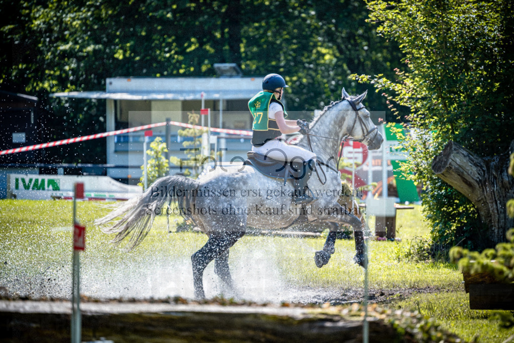 Vielseitigkeitsturnier Melle Oldendorf | Entdecke hochwertige Reitturnierfotos von Foto Oger. Professionell, emotional und authentisch – jetzt Lieblingsmomente im Shop bestellen.Deutschlandweite Turnierfotografie. - Realisiert mit Pictrs.com