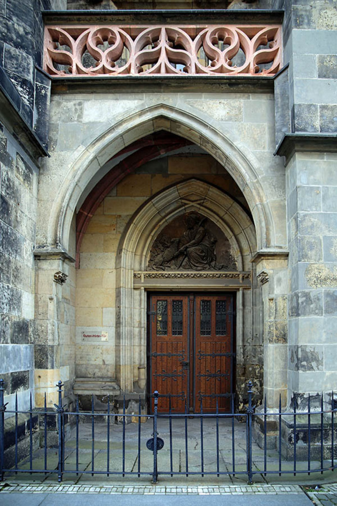 Foto: Leipzig - Thomaskirche | Das Team hinter BILDLEXIKON LEIPZIG bündelt historische wie aktuelle Informationen über die Stadt Leipzig in Text und Bild auf einer Plattform und stellt diese der interessierten Öffentlichkeit zur Verfügung.