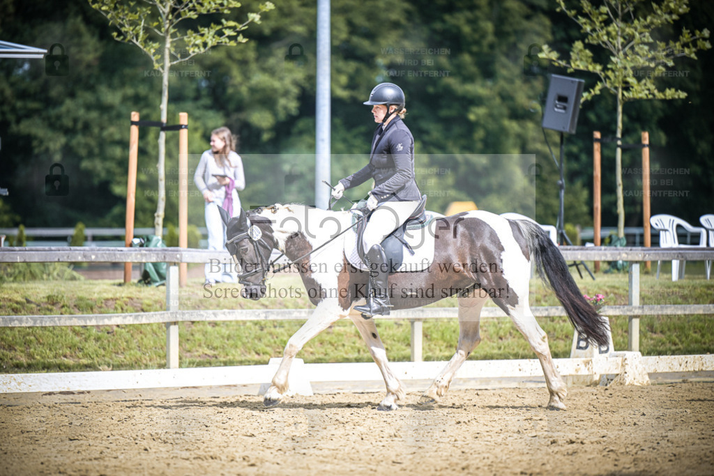 DOS_3205 | Entdecke hochwertige Reitturnierfotos von Foto Oger. Professionell, emotional und authentisch – jetzt Lieblingsmomente im Shop bestellen. - Realisiert mit Pictrs.com