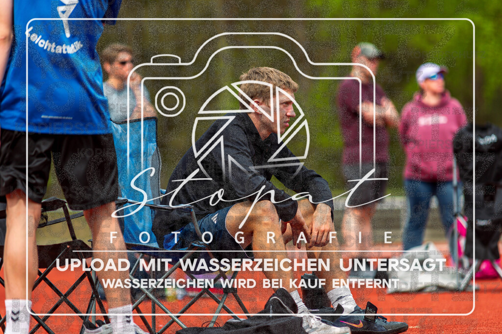 KMHK-1109 | Aaron Funck (TV Jahn Walsrode (NI)) bei den Kreismeisterschaften Leichtathletik-Wurf Heidekreis 2026 im Boehmewaldstadion, Soltau (Simon Paul Stopat) - Realisiert mit Pictrs.com