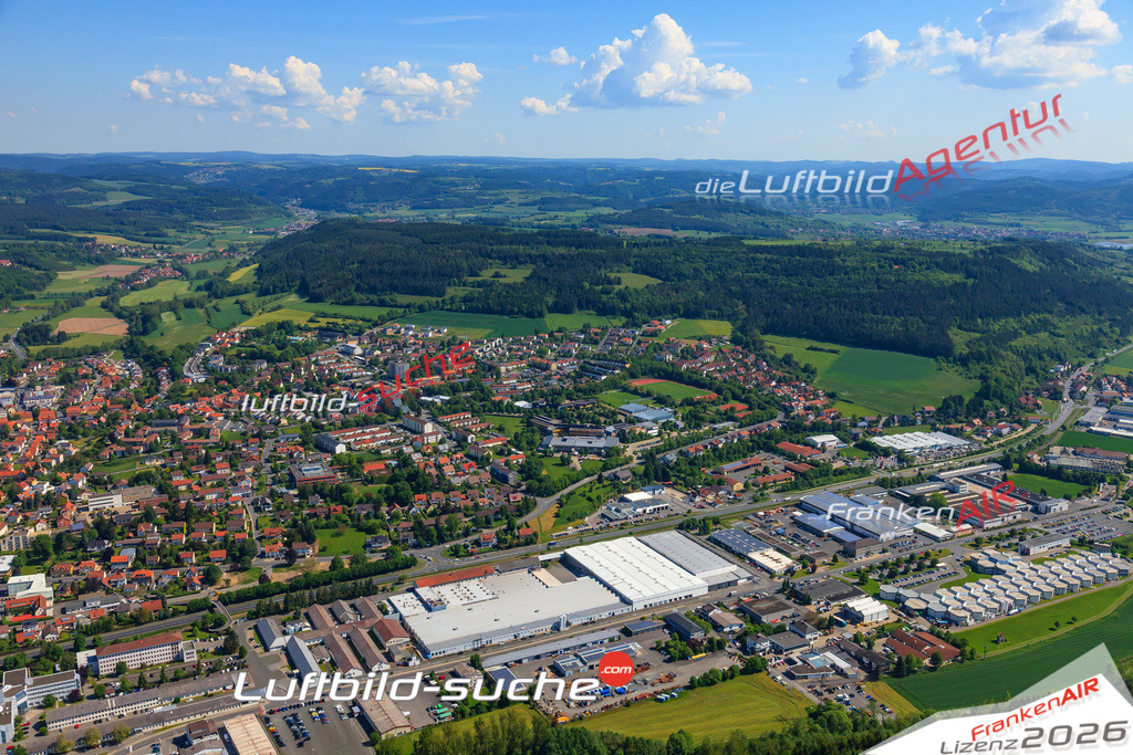 Die Luftaufnahme der Stadt Kronach wurde vom UL-Flugzeug heraus erstellt ( keine Drohne )- hohe Auflösung für beste Qualität
