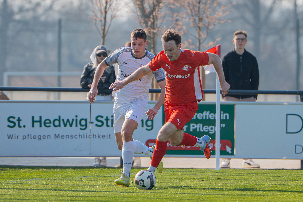 Fußball I Herren I Saison 2025-2026 I Bezirksliga Weser-Ems 4 I 24. Spieltag I VFL Oythe - SV Thüle I 220025.03.2026 | jns.sportfotos - Realisiert mit Pictrs.com