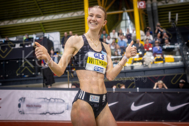 Deutsche Leichtathletik-Hallenmeisterschaften; Dortmund, 28.02.2026 | Kira Wittmann (Hannover 96) freut sich über ihren Titel Deutsche Hallenmeisterin im Dreisprung; Deutsche Leichtathletik-Hallenmeisterschaften am 28.02.2026 in der Helmut-Körnig-Halle in Dortmund. 