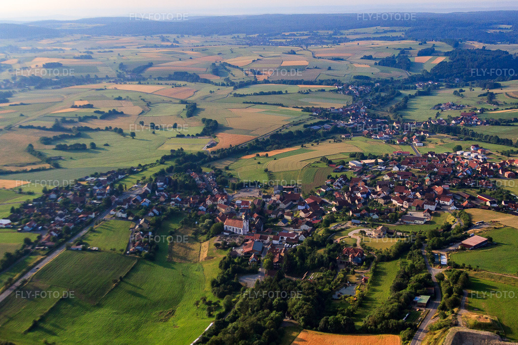 Luftbild: Ortsansicht von Nordwesten in Oberleichtersbach im Bundesland Bayern in Deutschland. Foto: IMG_68788.jpg vom 22.06.2014 durch Werner Riehm/FLY-FOTO.deAuflösung des Originals: 4636 x 3091 px