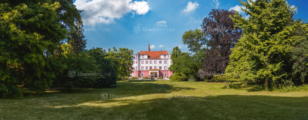 Schloss Donzdorf und Garten im Sommer | löwenblicke | shop