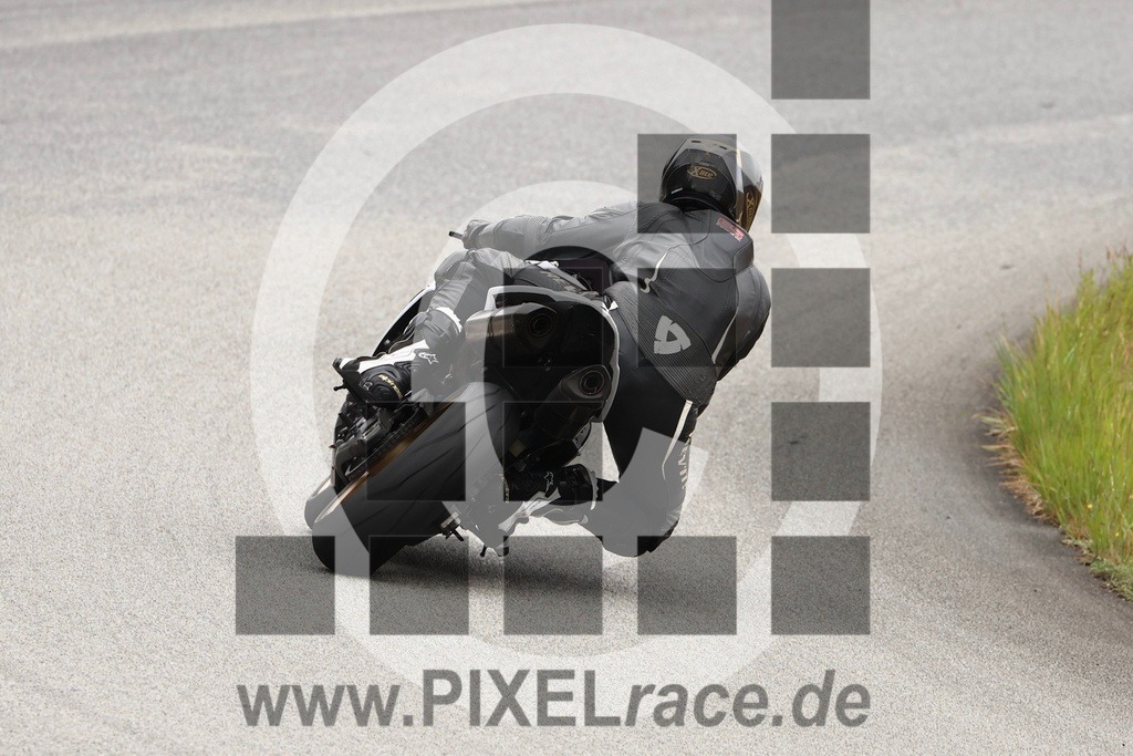 0158-20250530_12770 | Schöne Erinnerungen an spannende Momente - das festzuhalten ist unser Job. PIXELrace.de ist seit 2003 auf den Rennstrecken Europas unterwegs um die Action draußen beim Fahren und die wunderbare Stimmung imm Fahrerlager für euch einzufangen.