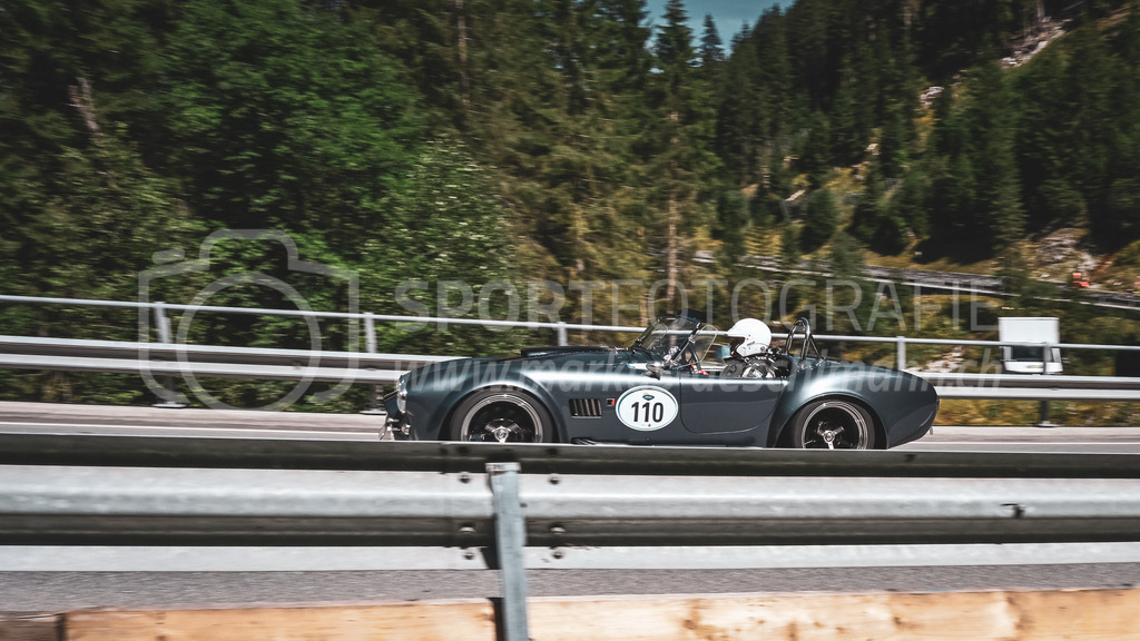 19. Arosa ClassicCar 2023 - 2. September 2023 | 19. Arosa ClassicCar 2023
Arosa, Schweiz
Karg Wolfgang aus Opfenbach mit der Startnummer 110 in einem Cobra Superformance MK III-R, Jahrgang 1965, in der Klasse Alpine Performance.
@arosaclassiccar, @arosa.official, #arosaclassiccar, #arosa, #76curves, #classiccar
Bild: Sportfotografie Markus Aeschimann | www.markus-aeschimann.ch - Realisiert mit Pictrs.com