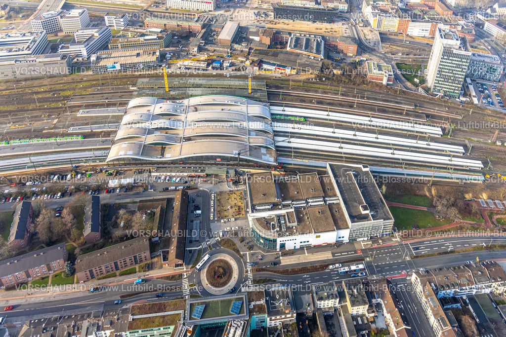 Duisburg260100284 | Luftbild, Hauptbahnhof Hbf Deutsche Bahn AG, Großbaustelle Hauptbahnhof Gleishalle mit Bahnhofsvorplatz und und Vorplatz Ost, Kreisverkehr Neudorfer Straße, Dellviertel, Duisburg, Ruhrgebiet, Nordrhein-Westfalen, Deutschland