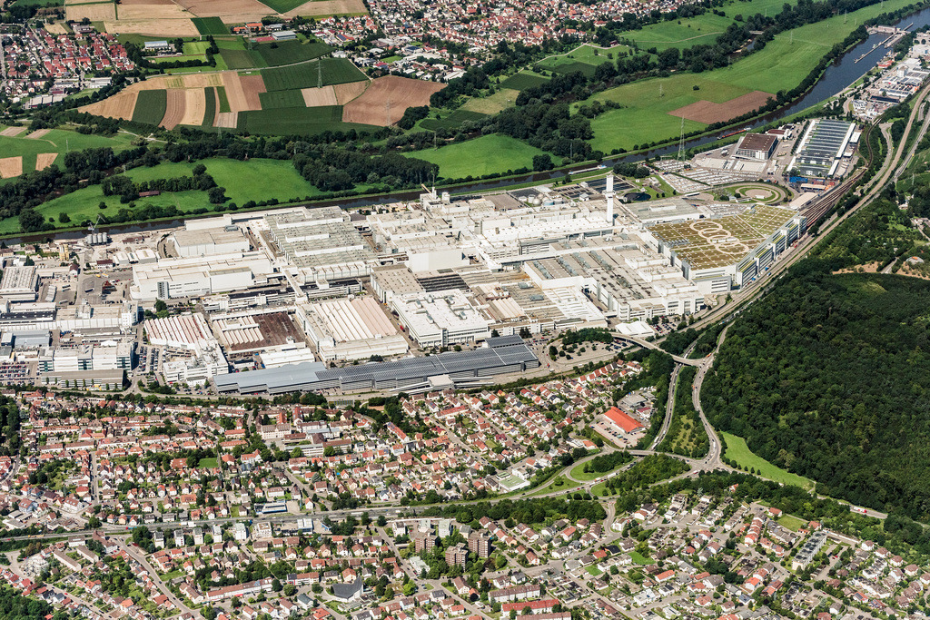 dr__0011137.jpg | NECKARSULM 01.08.2017 Firmengelände der Audi AG mit Hallen, Firmengebäuden und Produktionsstätten in Neckarsulm im Bundesland Baden-Württemberg, Deutschland. // Company grounds and facilities of Audi AG in Neckarsulm in the state Baden-Wuerttemberg, Germany. Foto: Daniel Reiter
