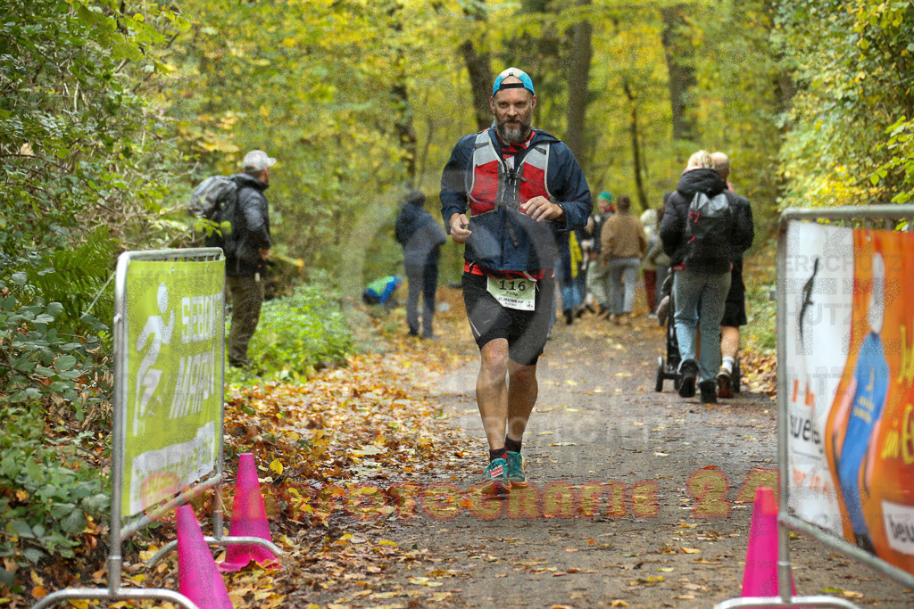 251026_1329_EX1_3561 | Sportfotografie im Rhein-Sieg Kreis, Köln, Bonn, NRW, Rheinland Pfalz, Hessen, etc. Unser Tätigkeitsfeld umfasst den Laufsport vom Volkslauf über den Marathon, Duathlon, Triathon bis zum Ultralauf wie Kölnpfad Ultra oder Schindertrail.