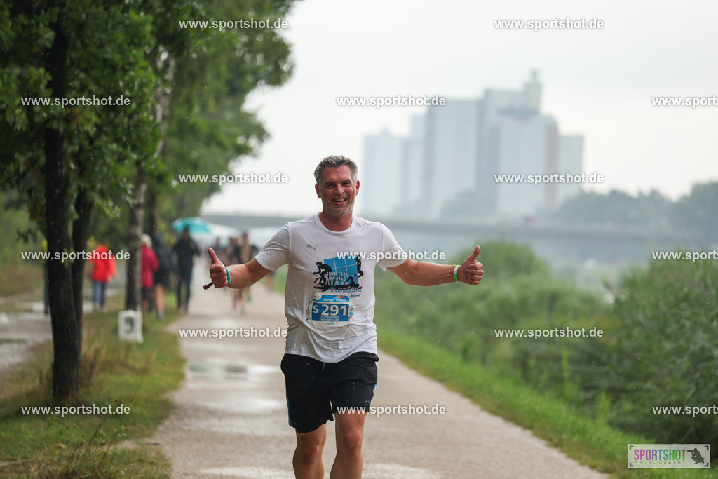 LUR_1054 | 34. M-net Erlanger Triathlon 2025 #erlangertriathlon  #mnettriathlon2025 #mnettriathlon #team #olympischedistanz #mitteldistanz #triathlon #maindonaukanal  #erlangertriathlon2025 #yourpictrs #tv1848 #tv1848erlangen  #triathlonbayern #sportinerlangen #demsportverbunden #sportshot_your_pictrs Copyright: www.sportshot.de