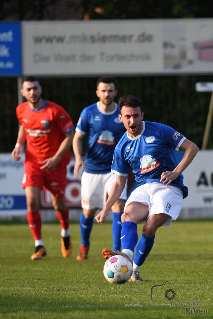 SSV Jeddeloh-SV Drochtersen/Assel | Herren Regionalliga; SSV Jeddeloh (blau)-SV Drochtersen/Assel (rot) am 30.04.2024; in Jeddeloh (53-Acht Arena), Photo: Philip Eiben 2024 - Realisiert mit Pictrs.com