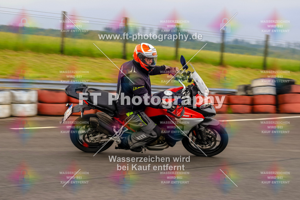 OBK-5550 | Hier findet Ihr Bilder von Touristenfahrten auf der Nürburgring Nordschleife oder von anderen Veranstaltungen die ich besucht habe. Viel Spass beim Durch Schauen 