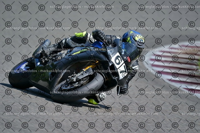26BT02-1230 | markuskiefer.com - Realisiert mit Pictrs.com