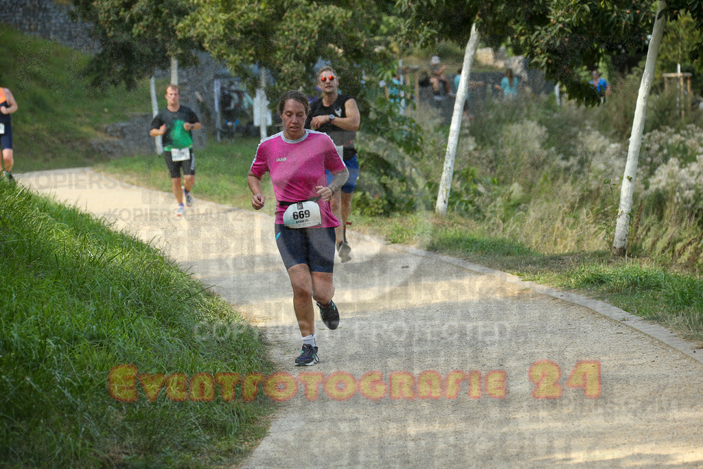 250824_1442_EX1_7204 | Sportfotografie im Rhein-Sieg Kreis, Köln, Bonn, NRW, Rheinland Pfalz, Hessen, etc. Unser Tätigkeitsfeld umfasst den Laufsport vom Volkslauf über den Marathon, Duathlon, Triathon bis zum Ultralauf wie Kölnpfad Ultra oder Schindertrail.