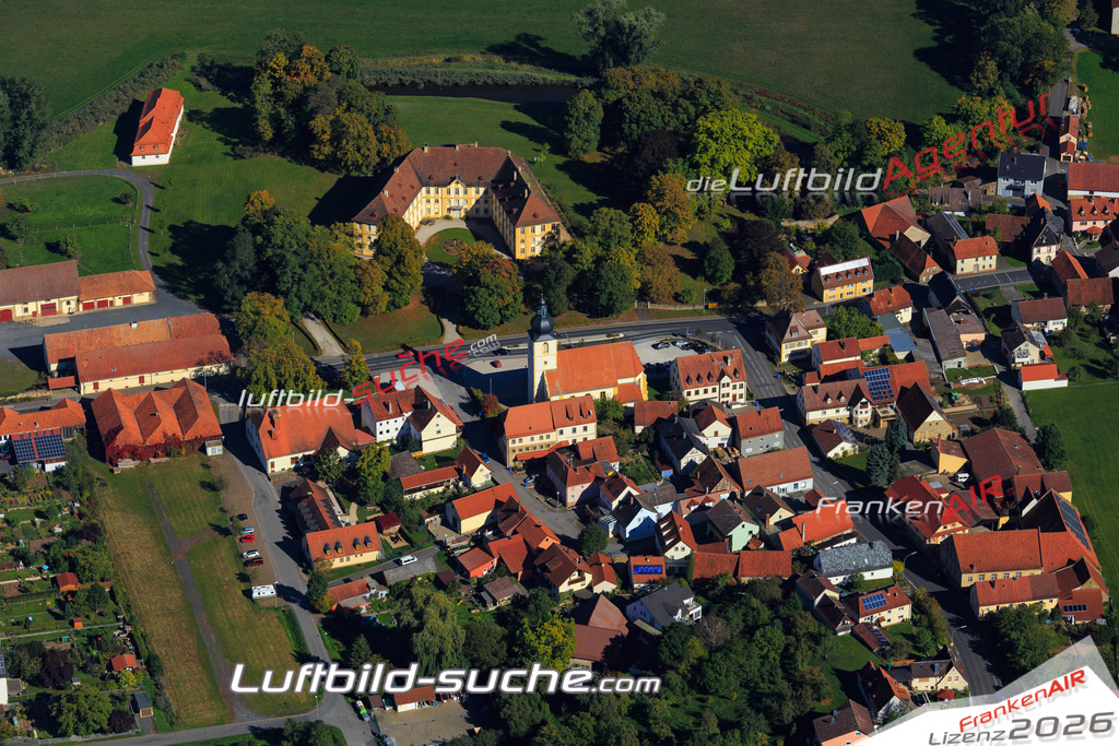 Luftbild von  Rentweinsdorf - Luftaufnahme wurde 2015 von https://frankenair.de mittels Flugzeug (keine Drohne) erstellt - die Geschenkidee