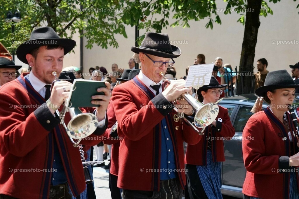 17c-EHENBICHL-Bundesmusikfest-2023-Juni16-Reutte-DSC06562 | Info aus dem Bezirk Reutte/Ausserfern Tirol sowie eine umfangreiche Bilddatenbank über die gesamte Region: Lechtal, Talkessel Reutte, Tannheimertal, Zwischentoren. Lech, Plansee, Zugspitze, Grenztunnel, B179, Fernpassstraße, Verkehr, Lawinen, Tradition, - Realisiert mit Pictrs.com