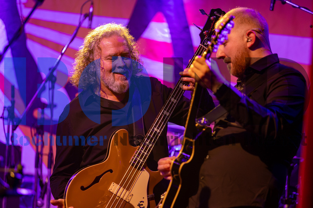 SES_GBAZEC20241227-67 | bond - Realisiert mit Pictrs.com