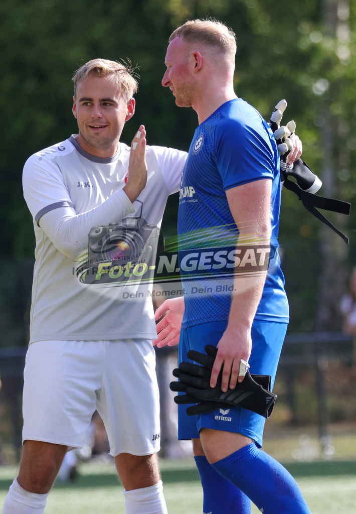 FC RW Kirchlengern - SuS Bad Westernkotten | Auf dem Bild zu sehen: grau FC RW Kirchlengern: Finn-Luis Patzek ; blau SuS Bad Westernkotten: Jan KonradFC RW Kirchlengern, SuS Bad Westernkotten, Saison 26/27, Westfalenliga, Kirchlengern, Deutschland - Realisiert mit Pictrs.com