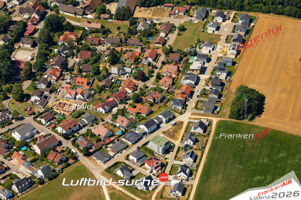 Das Luftbild der Stadt Adelsried wurde 2022 vom Flugzeug heraus erstellt (keine Drohnen-Aufnahmen) Aufnahmehöhe ca.450 Meter- hohe Bildauflösung und Druck-Qualität. Garantiert!