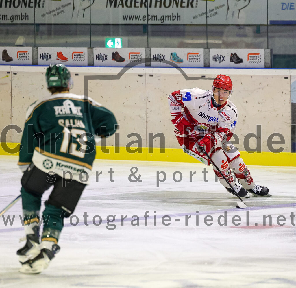 2025-09-12_009_TSV_Erding_gegen_EV_Landshut | Erding, Deutschland, 12.09.2025:Eishockey, Oberliga Süd 2025 / 2026, Testspiel, TSV Erding gegen EV Landshut, Endergebnis: 4:6Björn Salhi (Erding Gladiators, #13), Seonwoo Park (EV Landshut, #96)Foto: Christian Riedel / fotografie-riedel.net