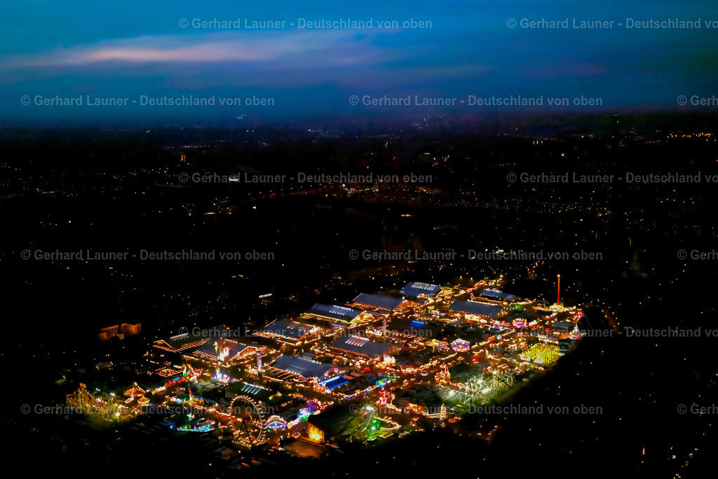 2783023 | Das Oktoberfest in München (mundartlich Wiesn) ist das größte Volksfest der Welt. Hier sieht man das Volksfest bei Nacht in voller Beleuchtung.