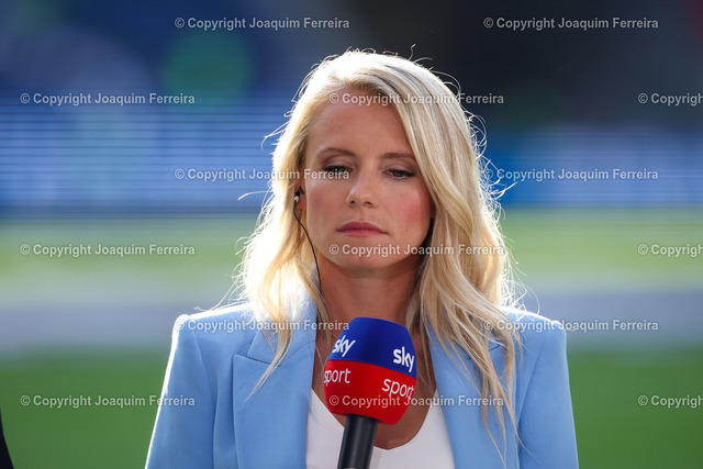 sgevsrblei_1966 | 03.09.2022 xjfx  Fussball 1.Bundesliga Eintracht Frankfurt - RB Leibzig emspor,  v.l., SKY-Expertin Julia Simic (ehemalige Bayern-Spielerin)




(DFL/DFB REGULATIONS PROHIBIT ANY USE OF PHOTOGRAPHS as IMAGE SEQUENCES and/or QUASI-VIDEO) - Realisiert mit Pictrs.com